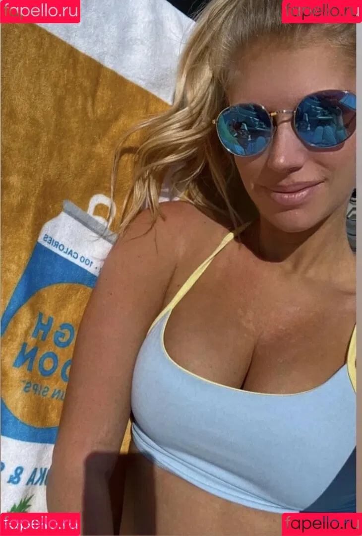 WomenBarstool Onlyfans Photo Gallery 