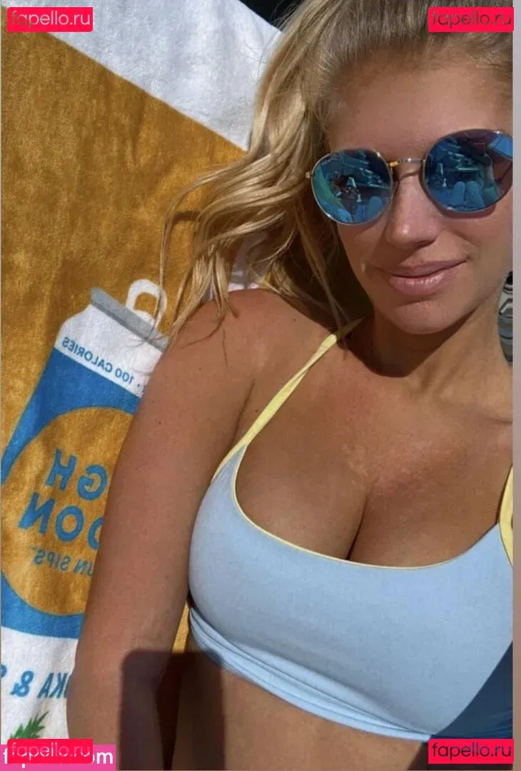 WomenBarstool Onlyfans Photo Gallery 