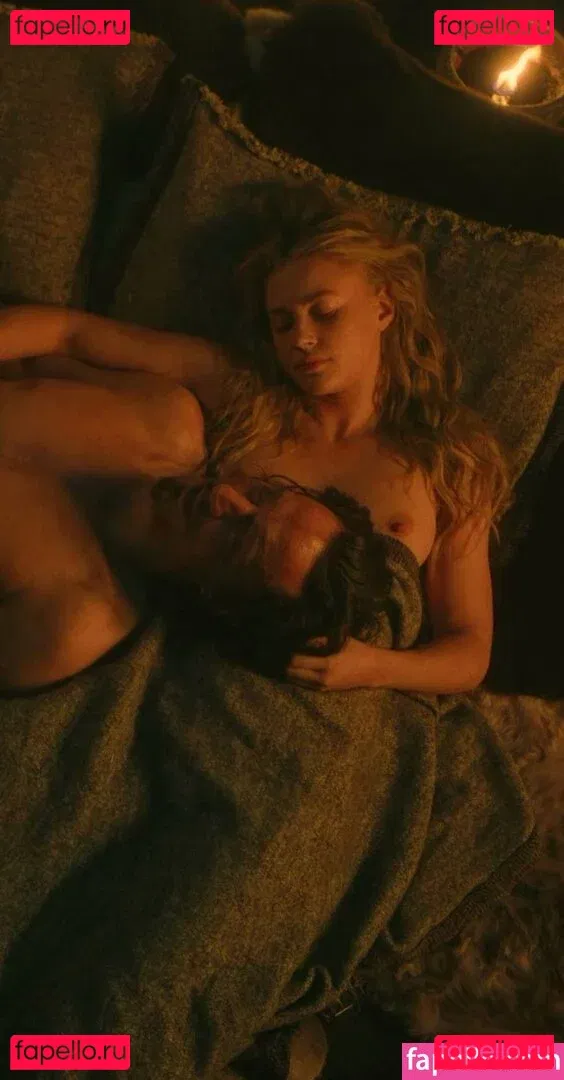 Jeanne Goursaud Onlyfans Photo Gallery 