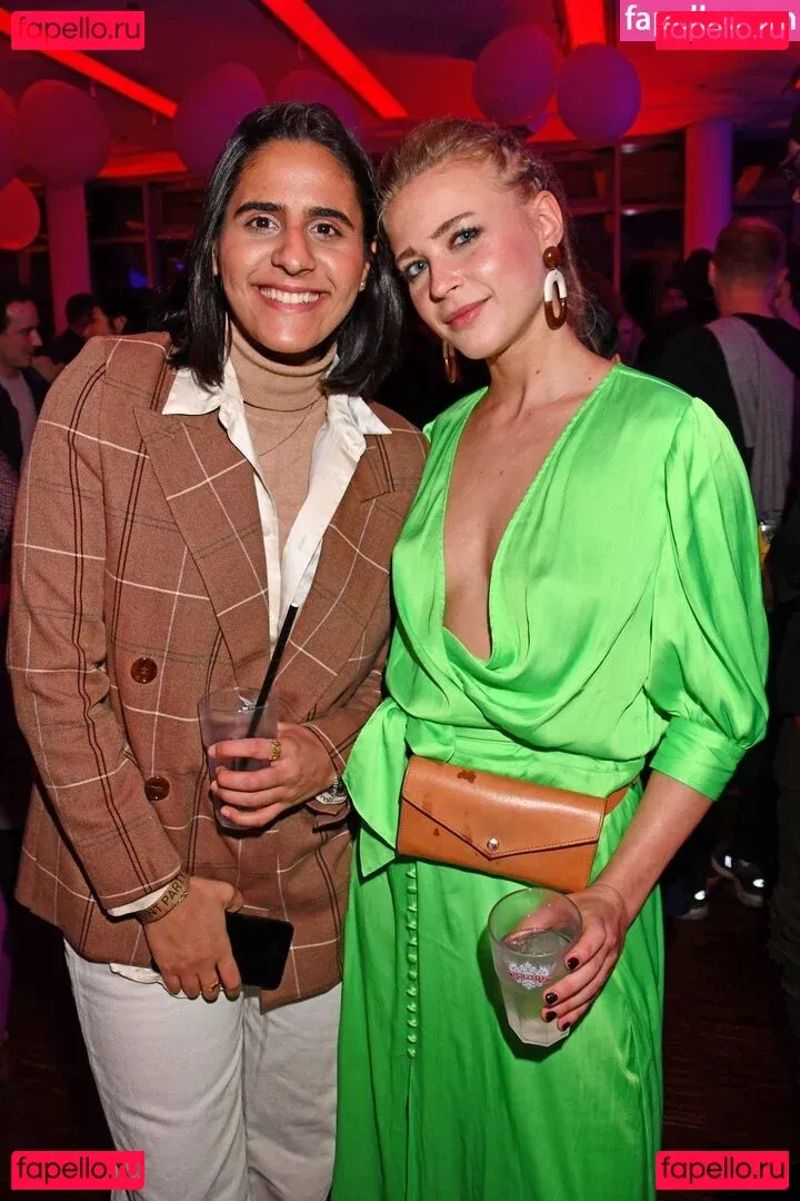 Jeanne Goursaud Onlyfans Photo Gallery 