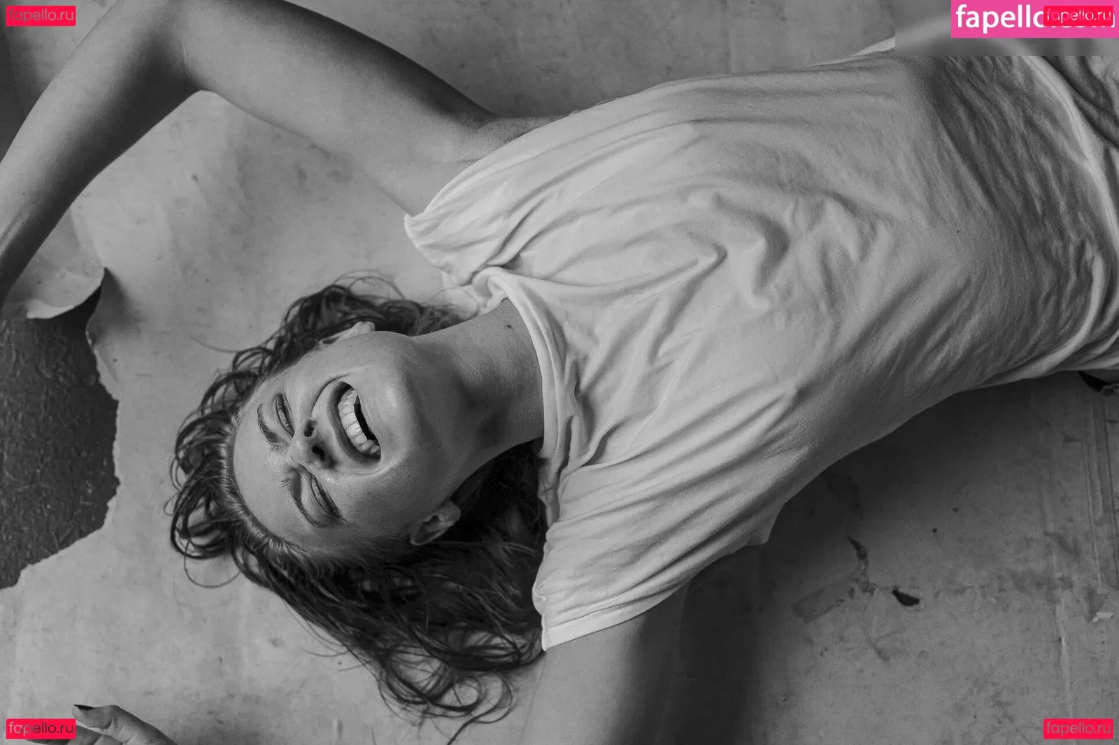 Jeanne Goursaud Onlyfans Photo Gallery 