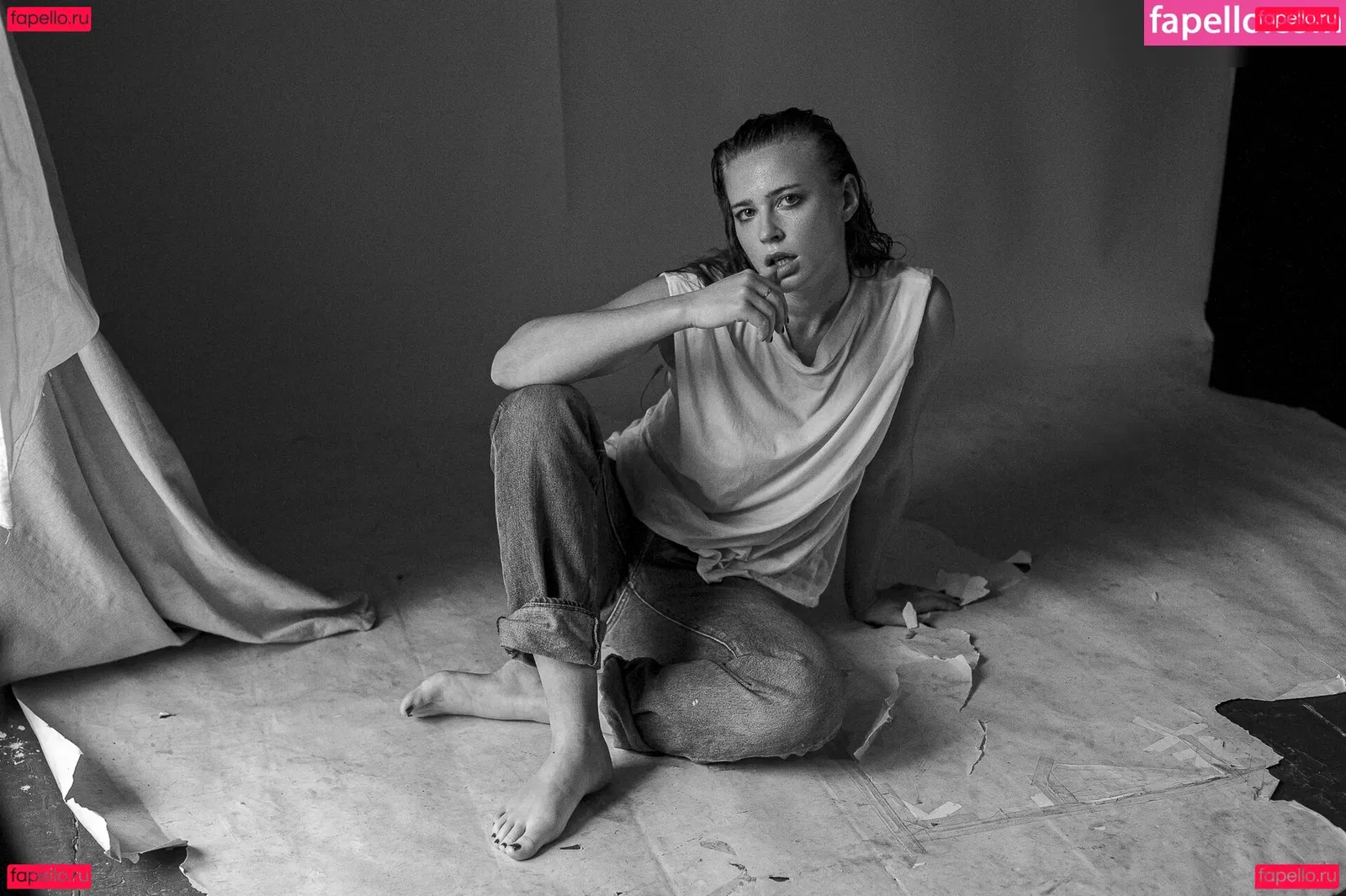 Jeanne Goursaud Onlyfans Photo Gallery 