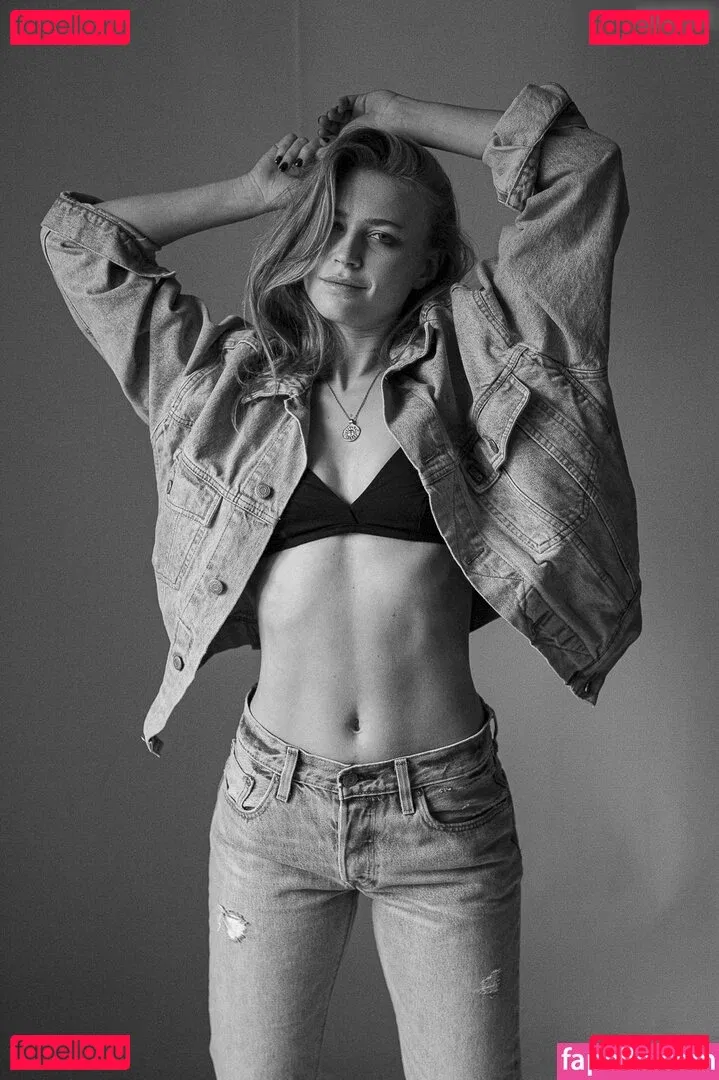 Jeanne Goursaud Onlyfans Photo Gallery 