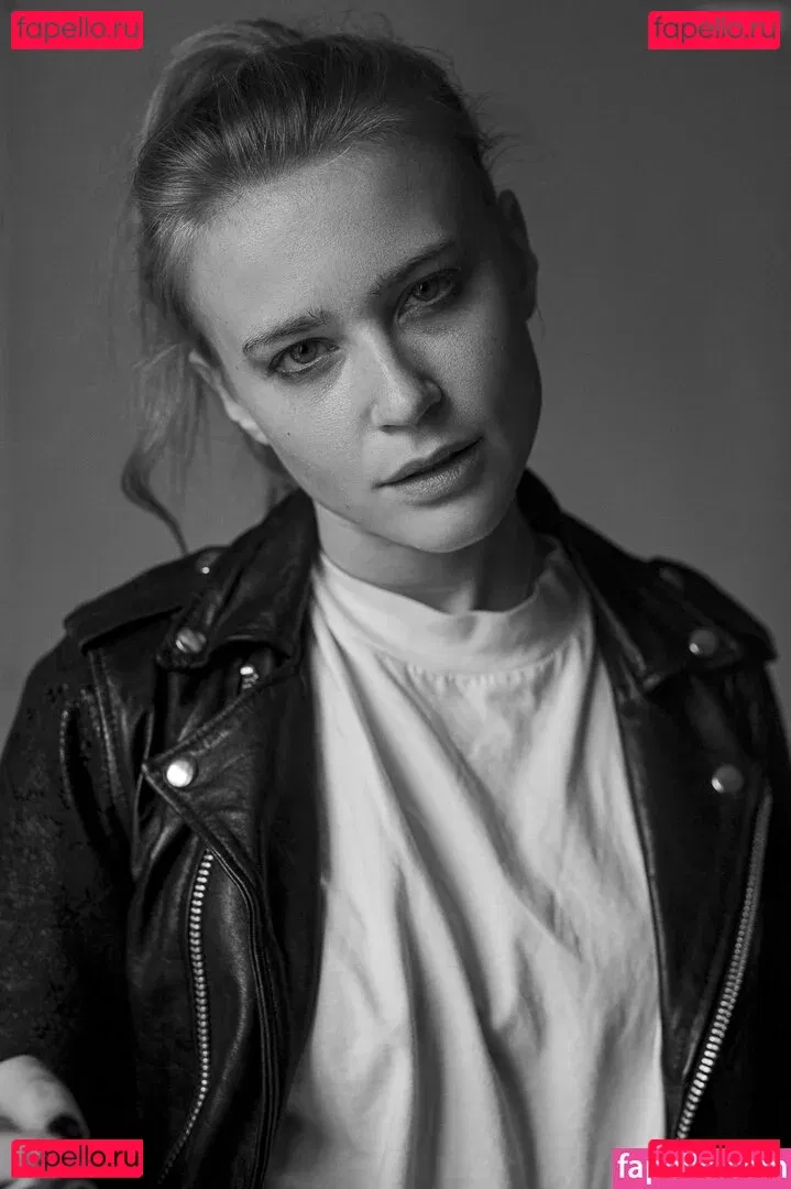 Jeanne Goursaud Onlyfans Photo Gallery 