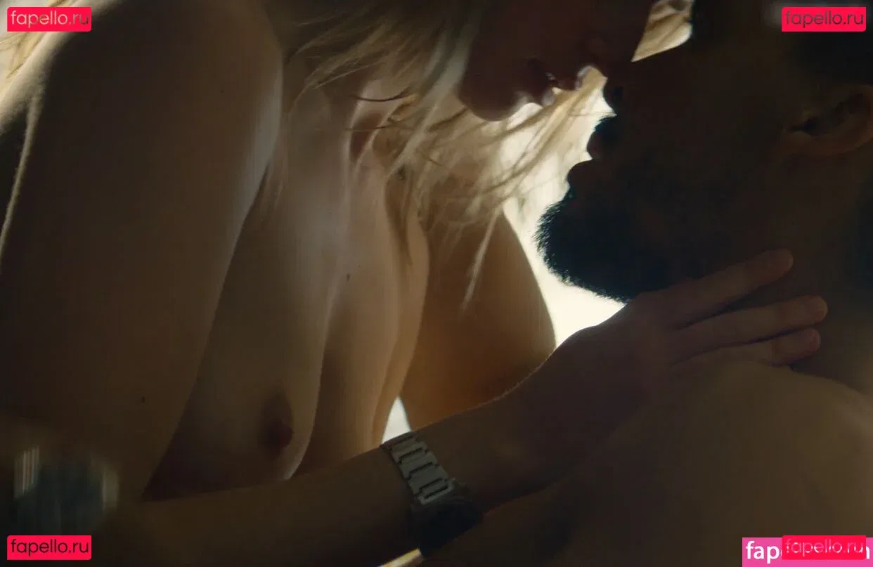 Jeanne Goursaud Onlyfans Photo Gallery 