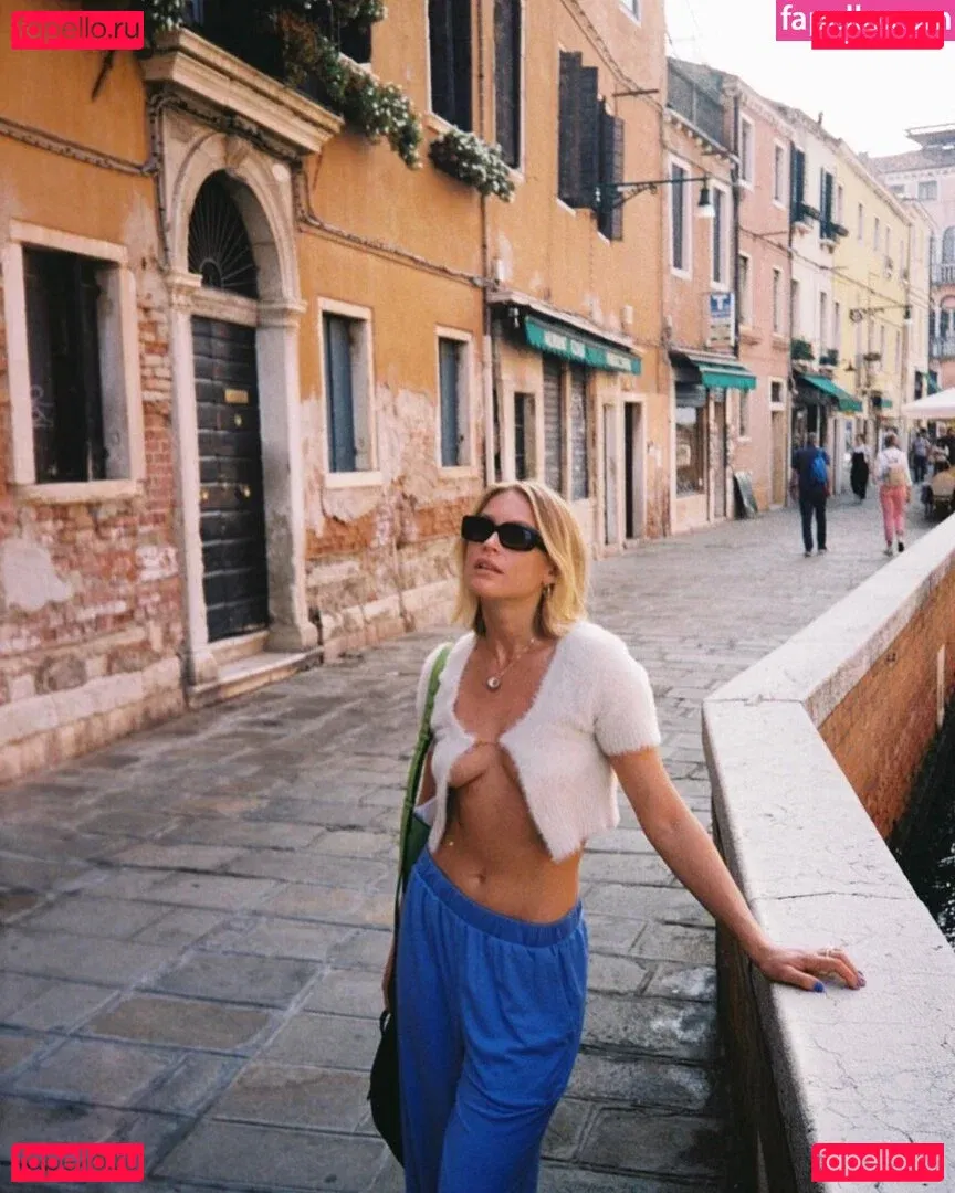 Jeanne Goursaud Onlyfans Photo Gallery 