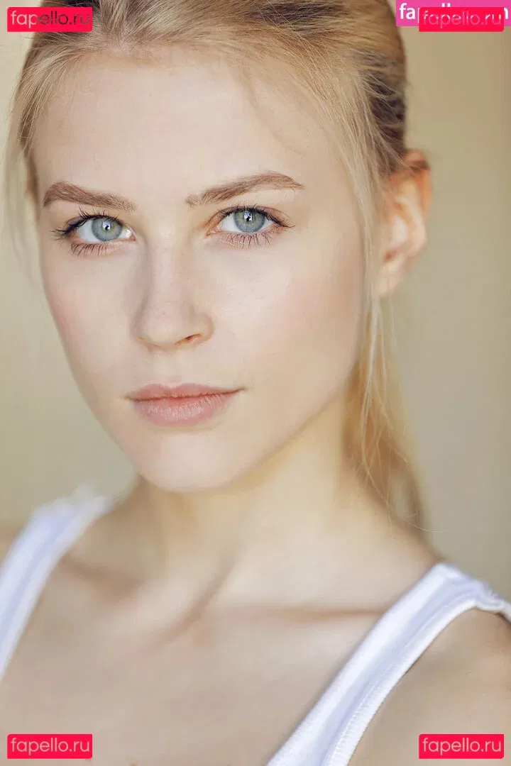 Jeanne Goursaud Onlyfans Photo Gallery 