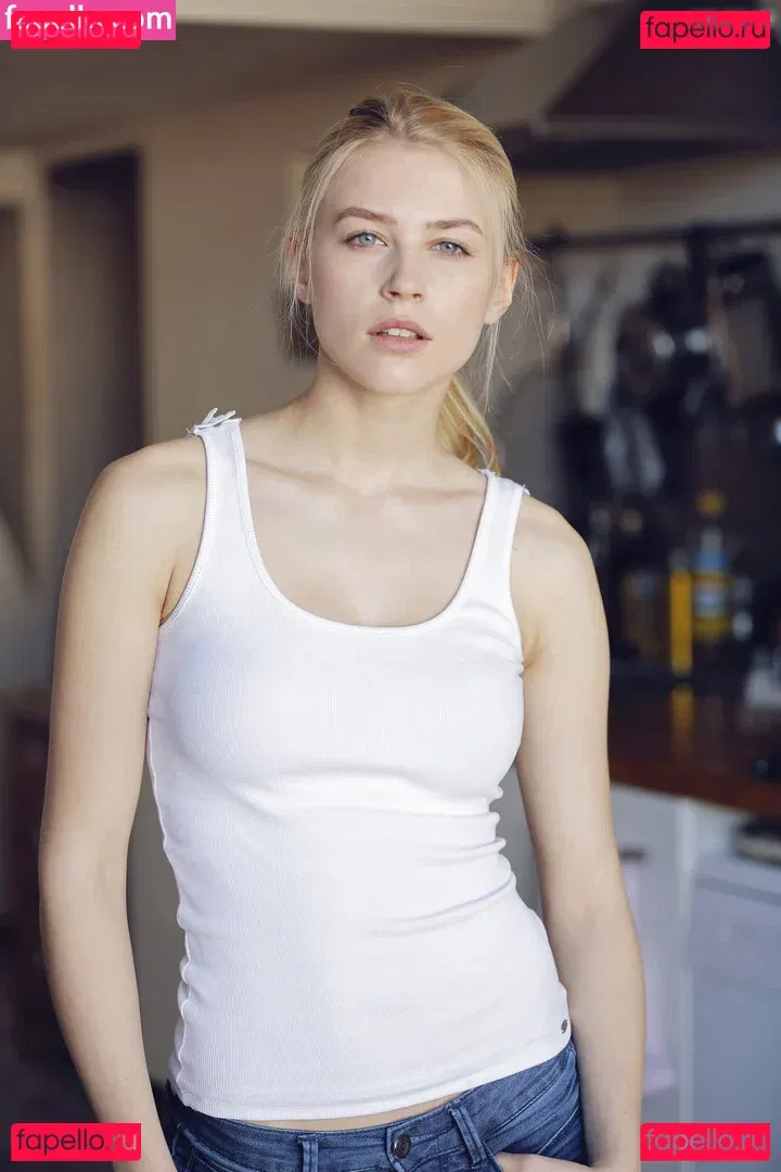 Jeanne Goursaud Onlyfans Photo Gallery 