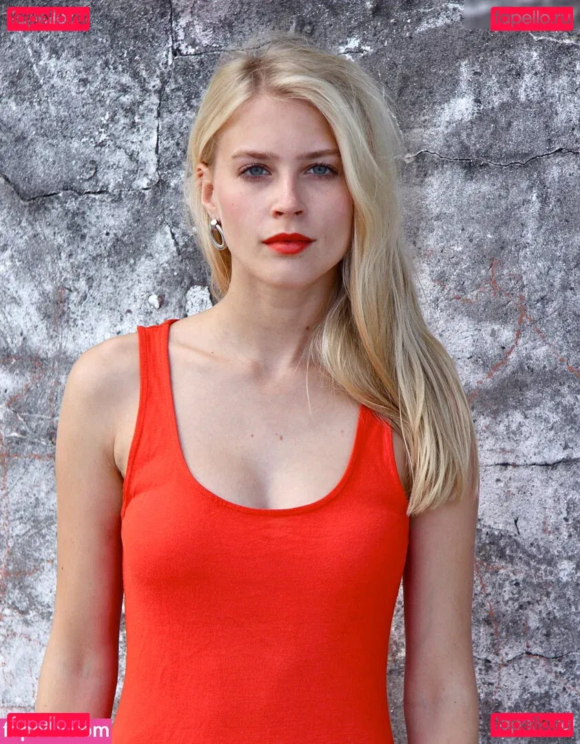 Jeanne Goursaud Onlyfans Photo Gallery 