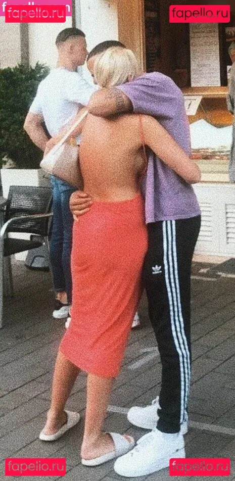 Jeanne Goursaud Onlyfans Photo Gallery 