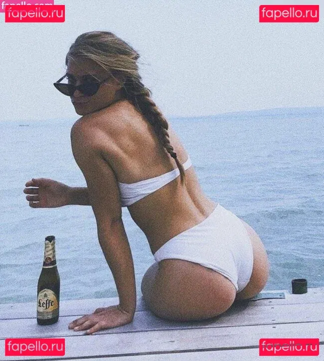 Jeanne Goursaud Onlyfans Photo Gallery 