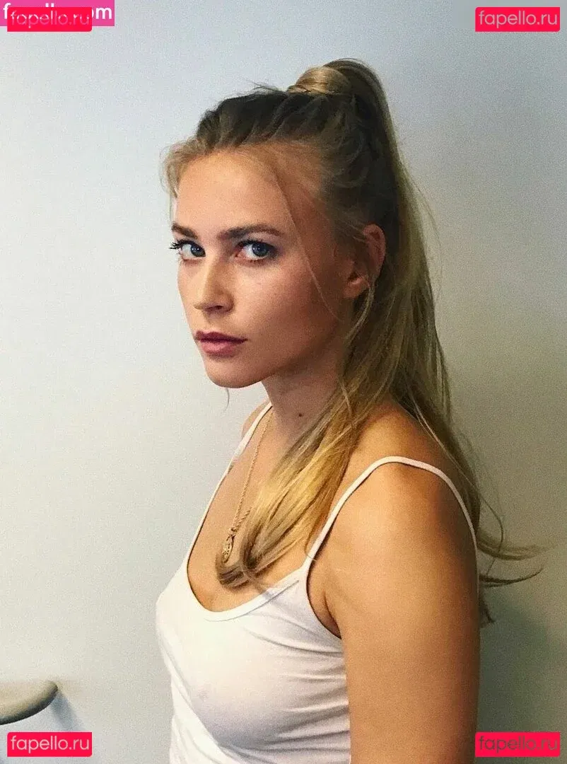 Jeanne Goursaud Onlyfans Photo Gallery 