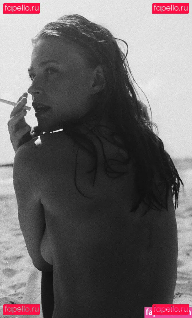 Jeanne Goursaud Onlyfans Photo Gallery 