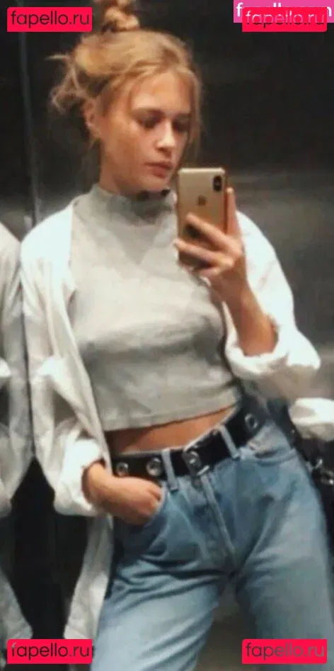 Jeanne Goursaud Onlyfans Photo Gallery 