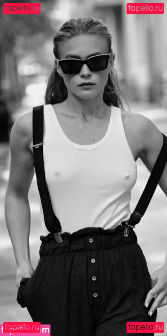 Jeanne Goursaud Onlyfans Photo Gallery 