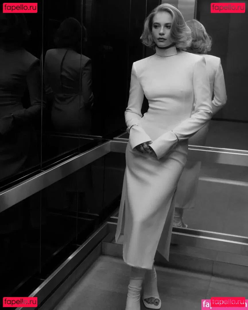 Jeanne Goursaud Onlyfans Photo Gallery 