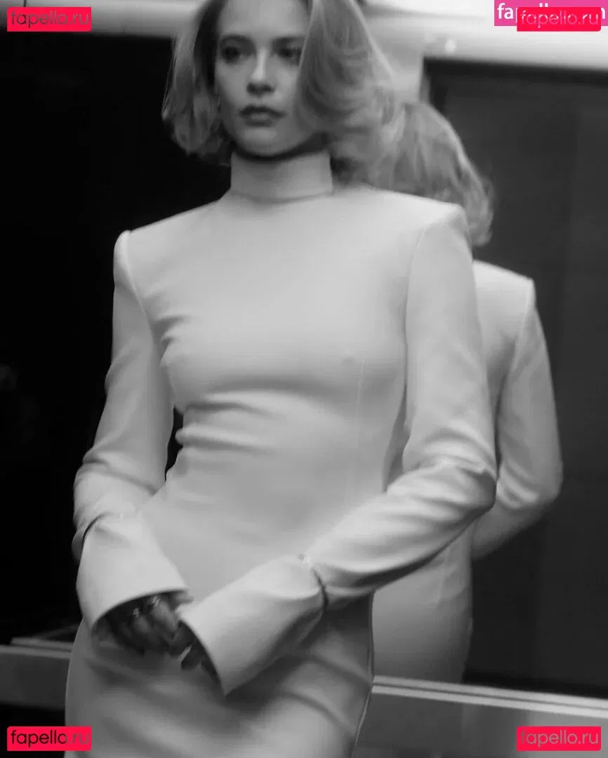 Jeanne Goursaud Onlyfans Photo Gallery 