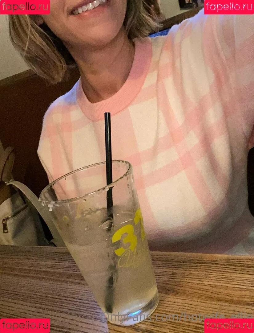 Hotwife_ellie Onlyfans Photo Gallery 