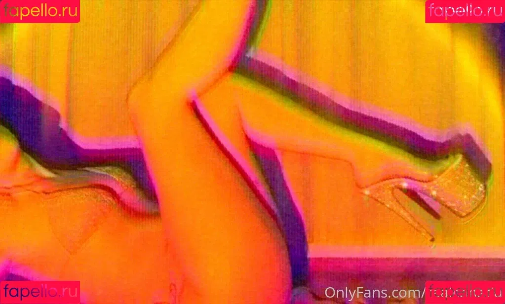 realcanadaali Onlyfans Photo Gallery 