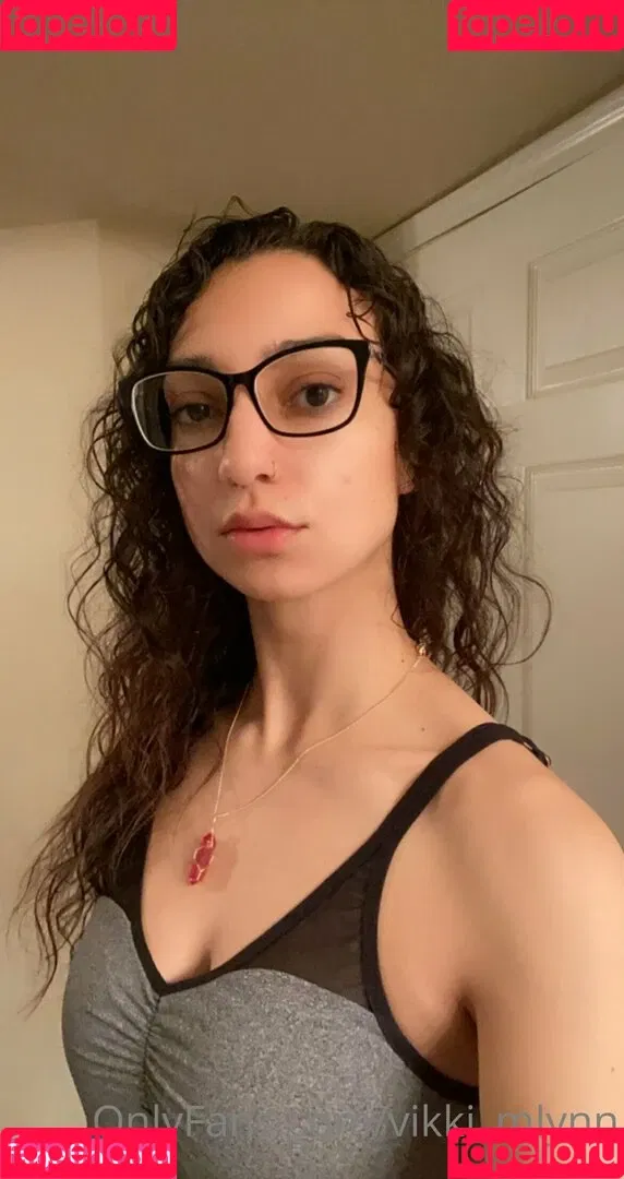 Vikki Mlynn Onlyfans Photo Gallery 