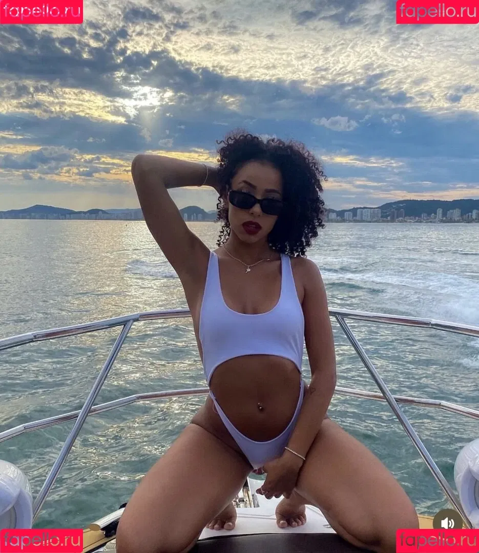 Isis Pequine Onlyfans Photo Gallery 