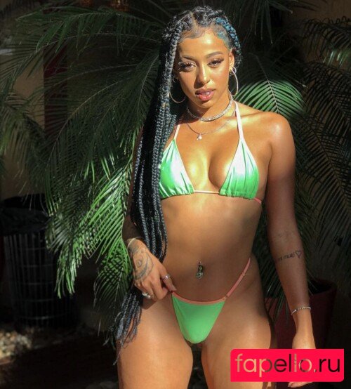 Isis Pequine Nude Onlyfans Photo 40