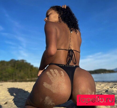 Isis Pequine Nude Onlyfans Photo 31