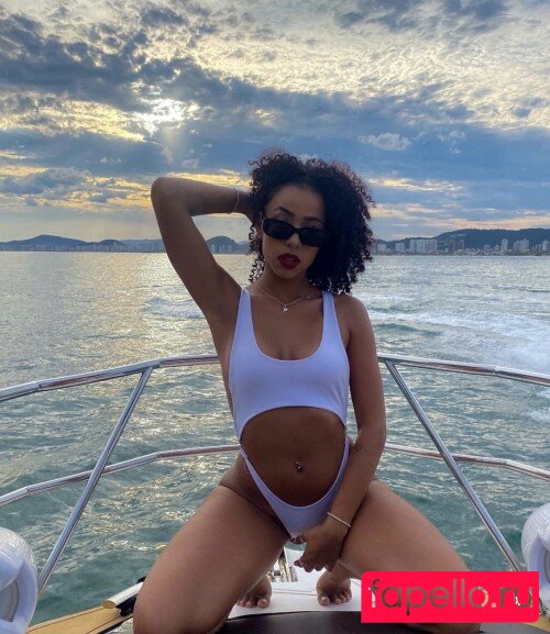 Isis Pequine Nude Onlyfans Photo 14