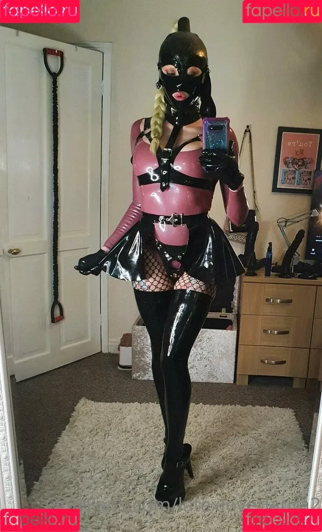 latexloverlaura2 Onlyfans Photo Gallery 
