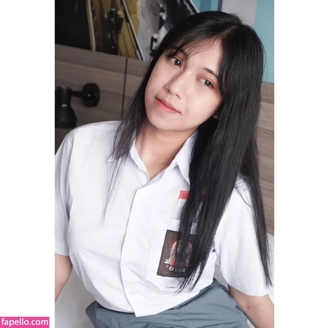 Refeen Onlyfans Photo Gallery 