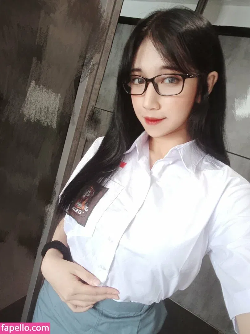 Refeen Onlyfans Photo Gallery 