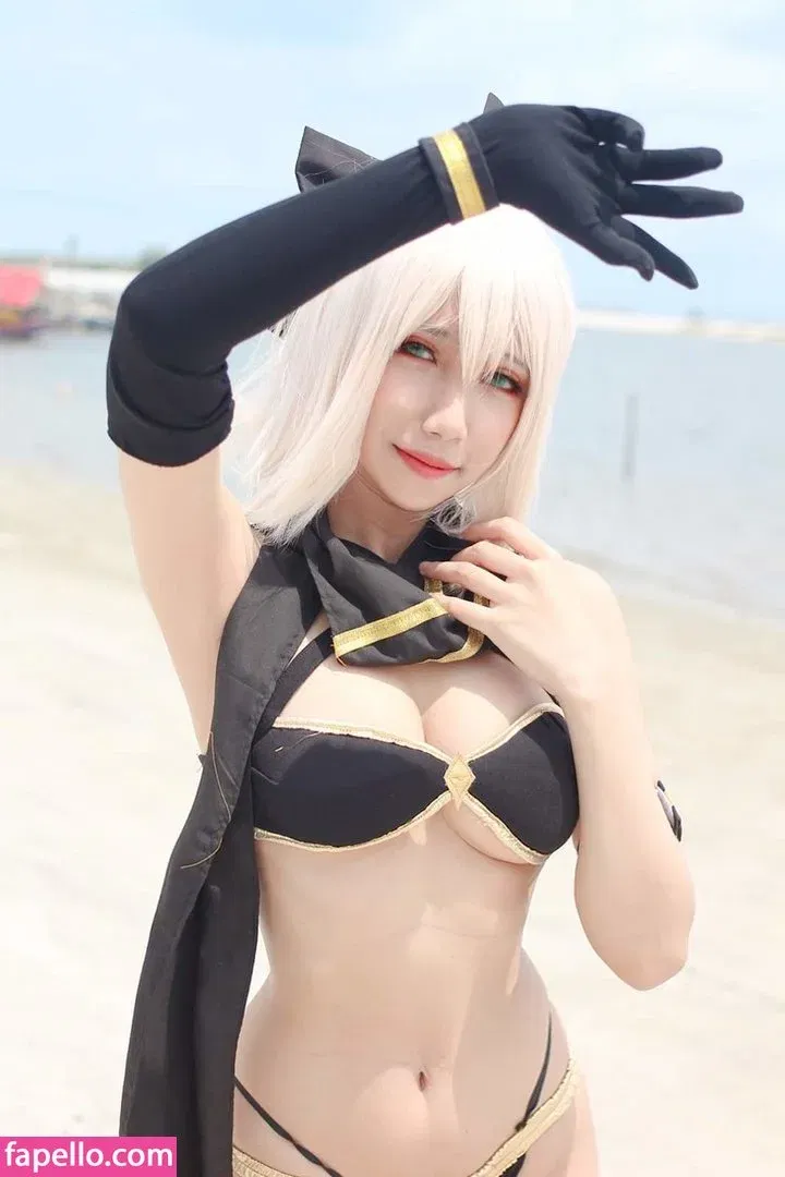 Refeen Onlyfans Photo Gallery 