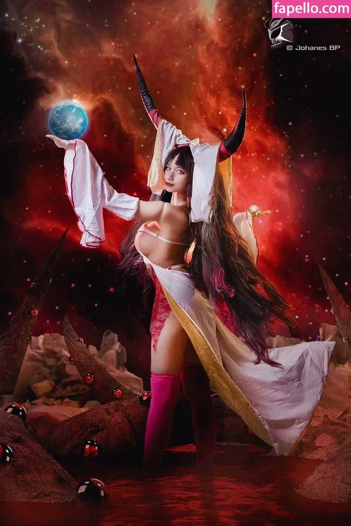 Refeen Onlyfans Photo Gallery 