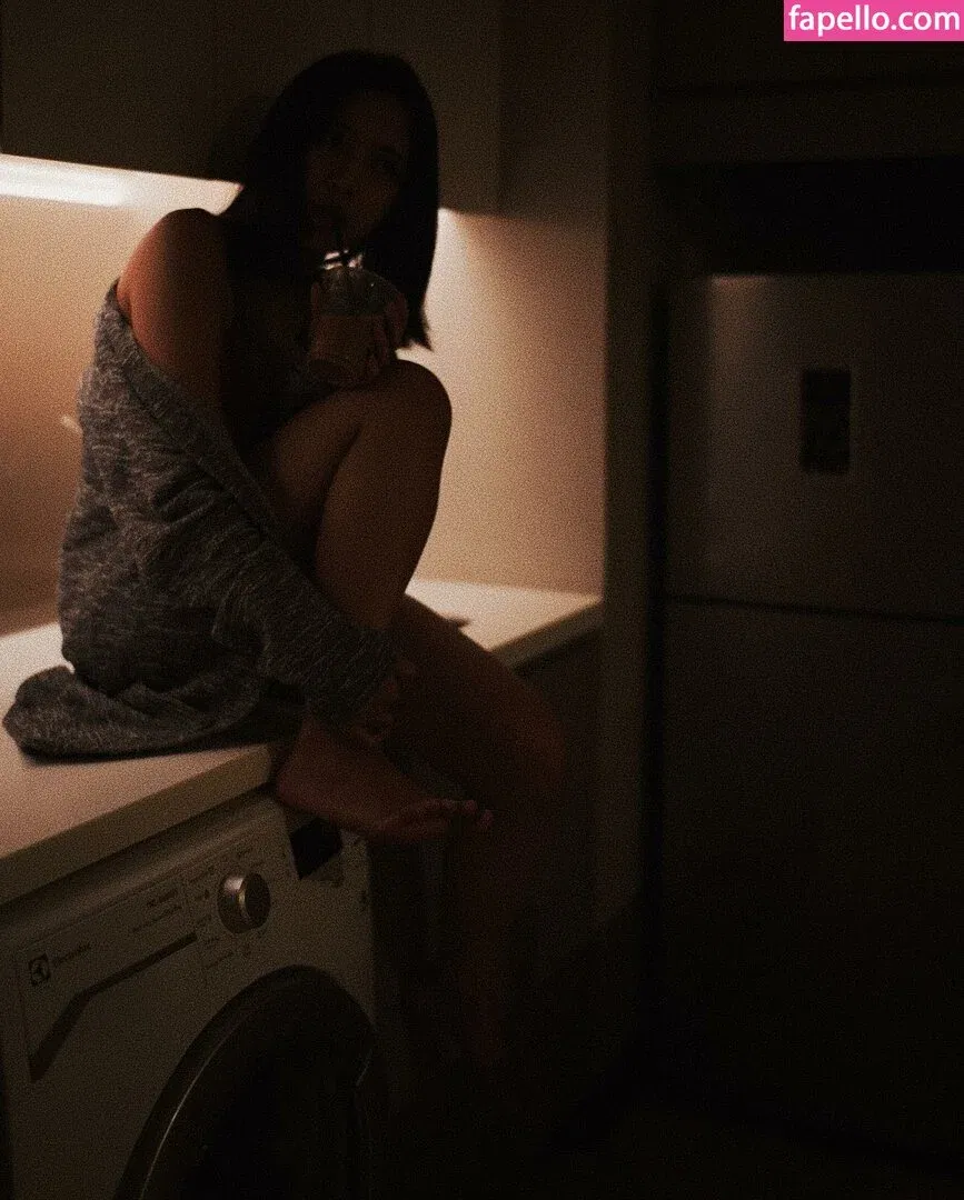 Refeen Onlyfans Photo Gallery 