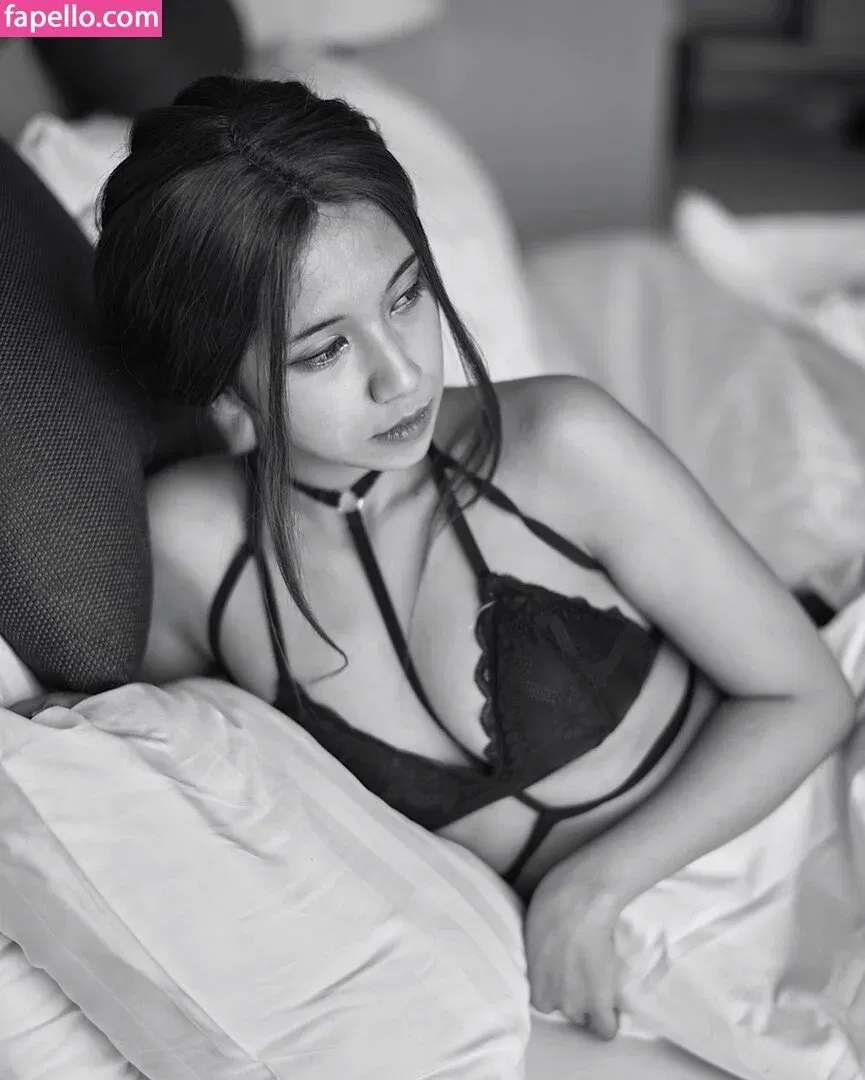 Refeen Onlyfans Photo Gallery 