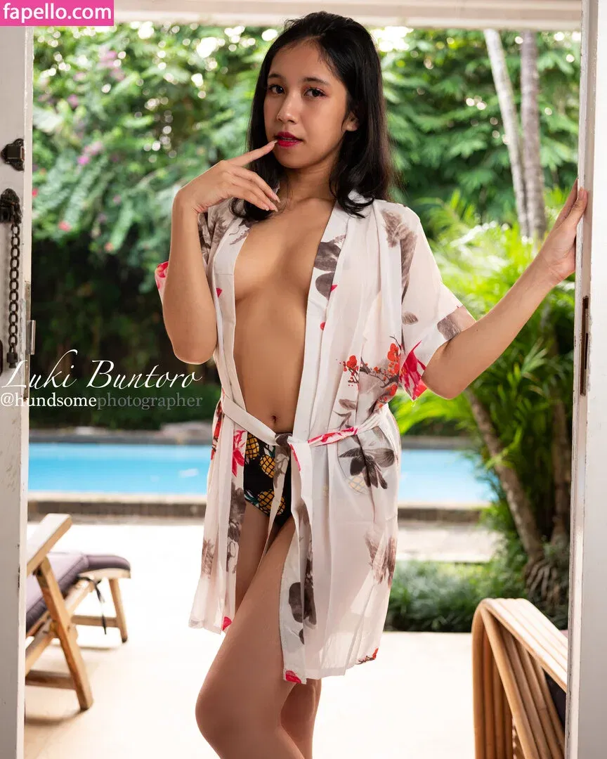 Refeen Onlyfans Photo Gallery 