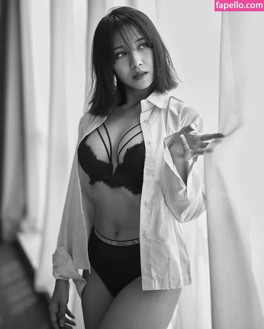 Refeen Onlyfans Photo Gallery 