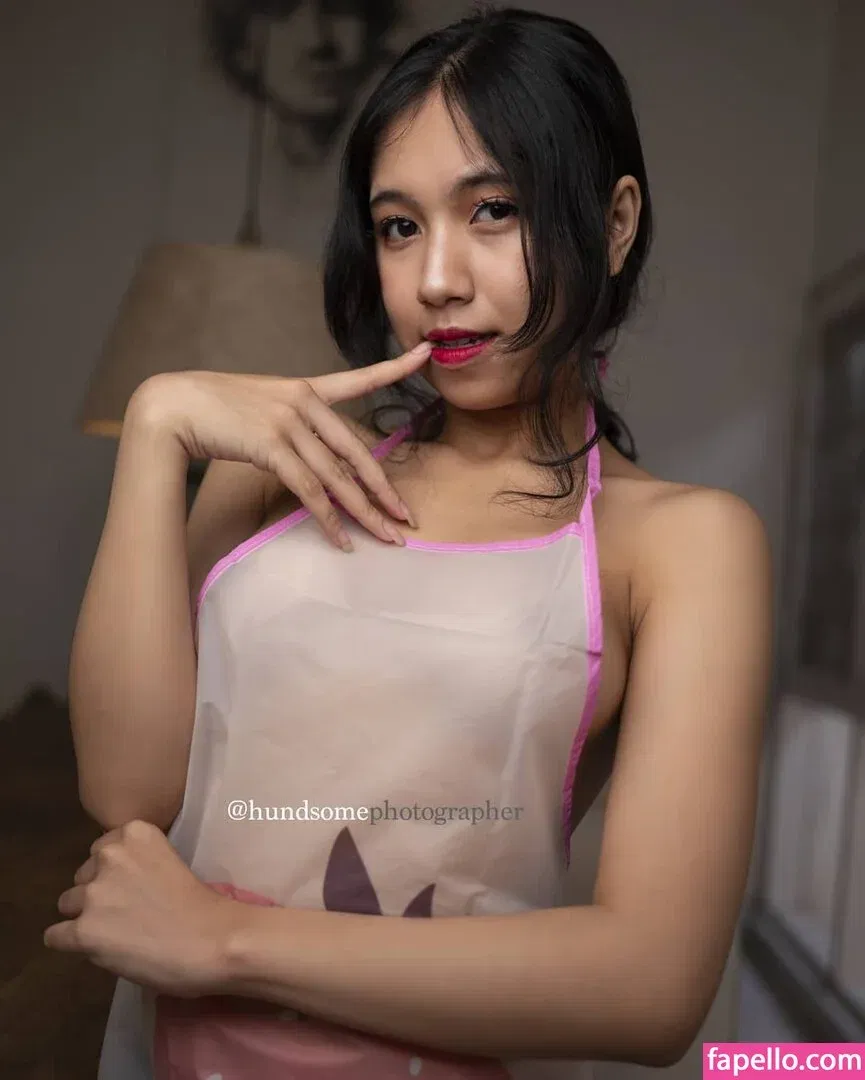 Refeen Onlyfans Photo Gallery 