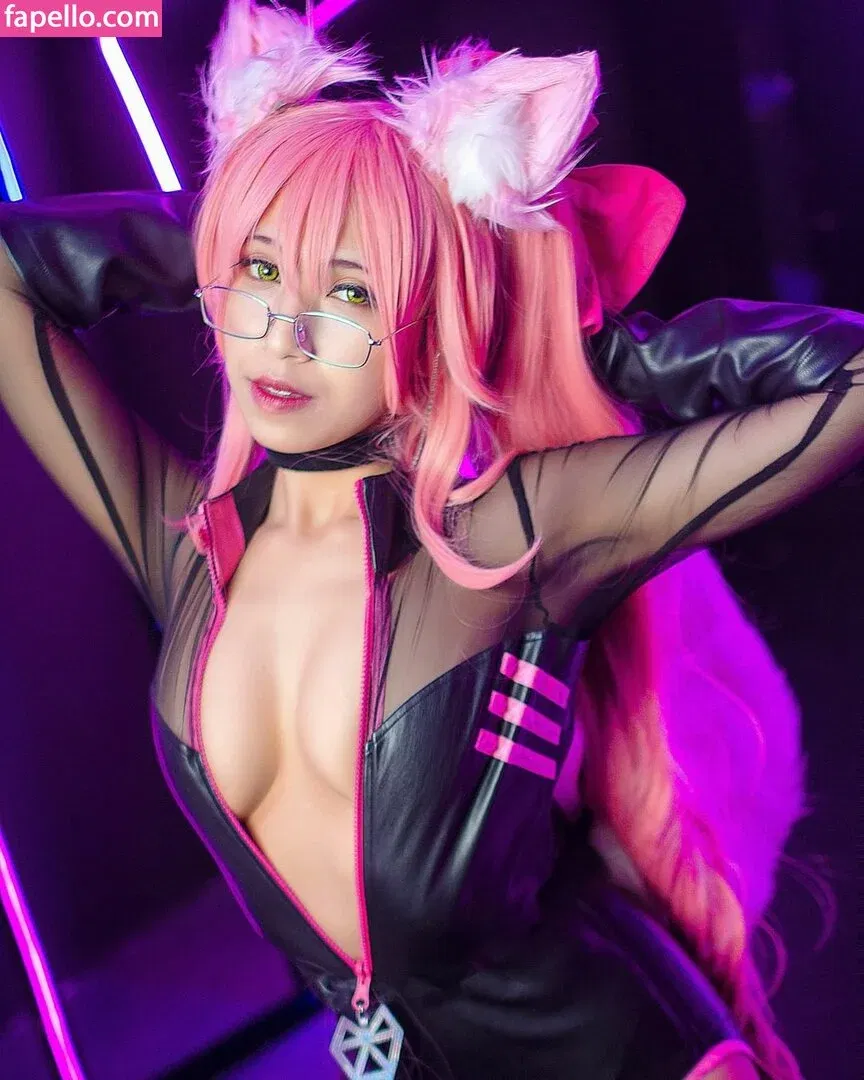 Refeen Onlyfans Photo Gallery 