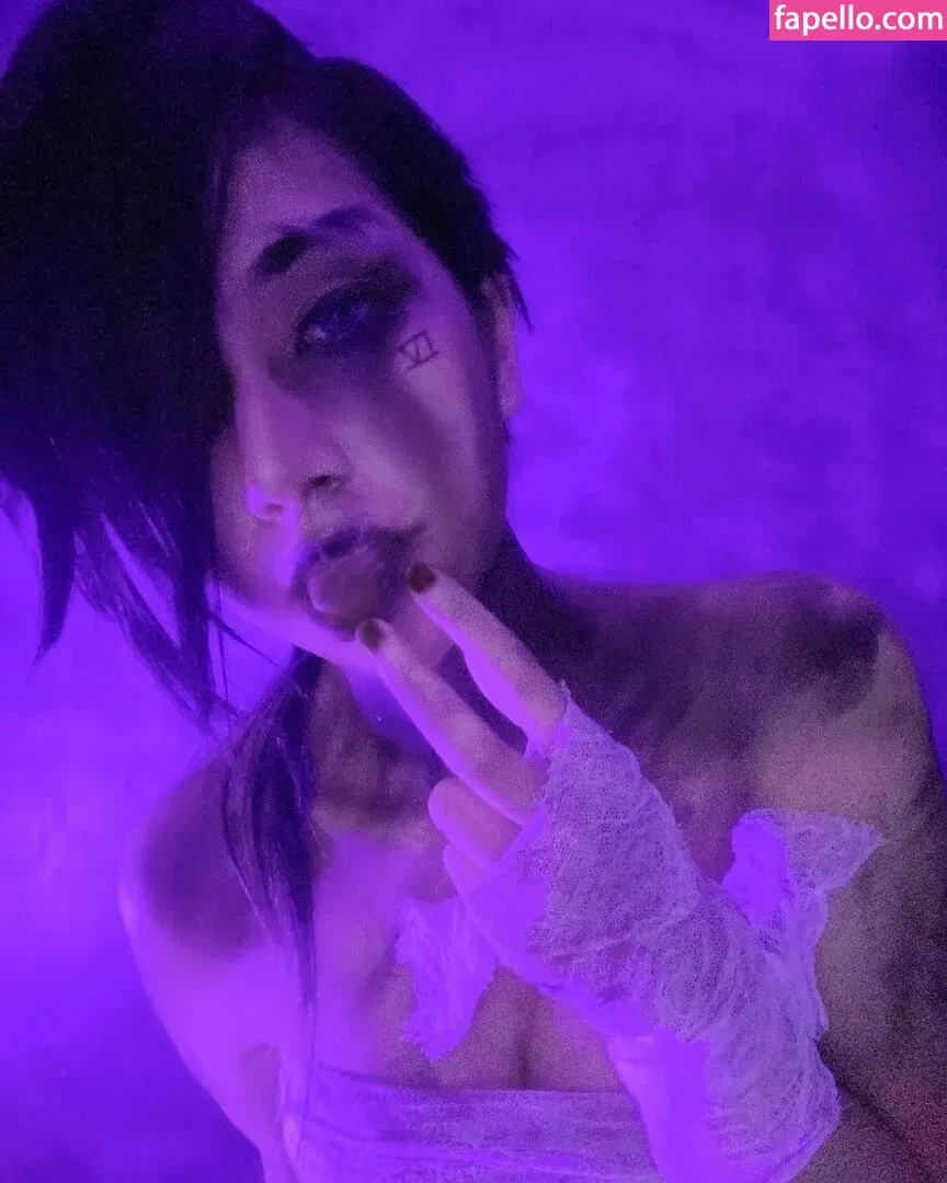 Refeen Onlyfans Photo Gallery 