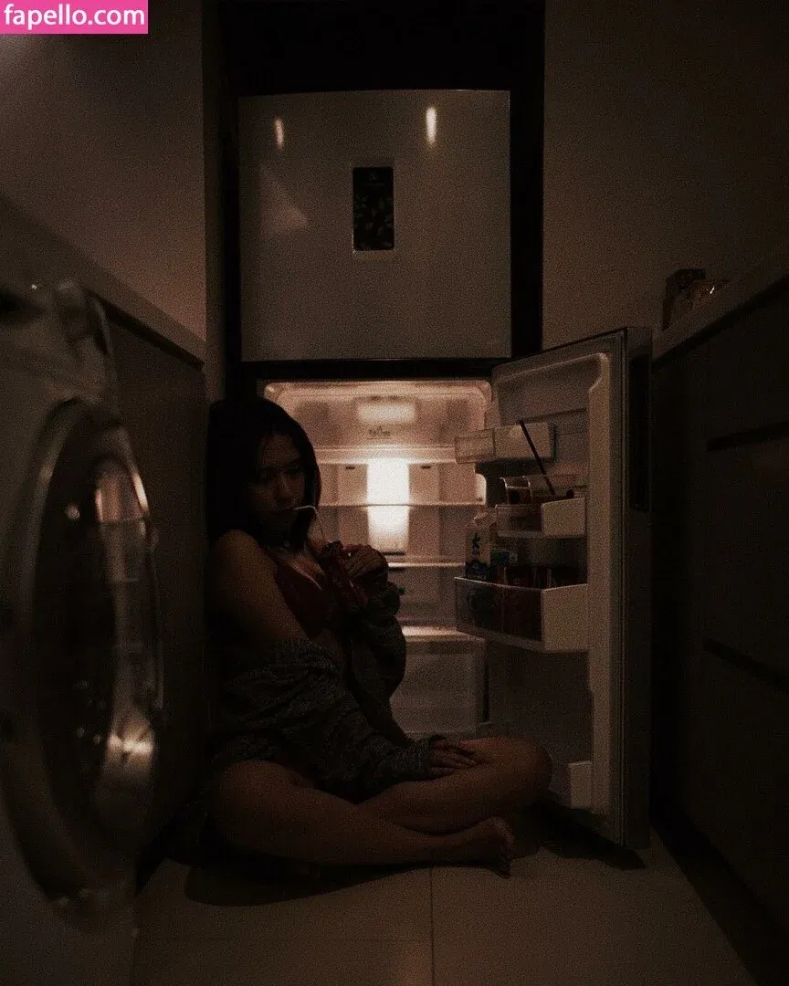 Refeen Onlyfans Photo Gallery 