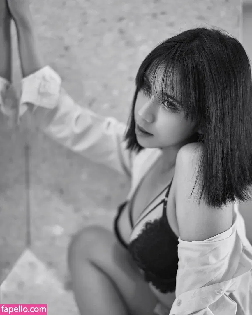 Refeen Onlyfans Photo Gallery 