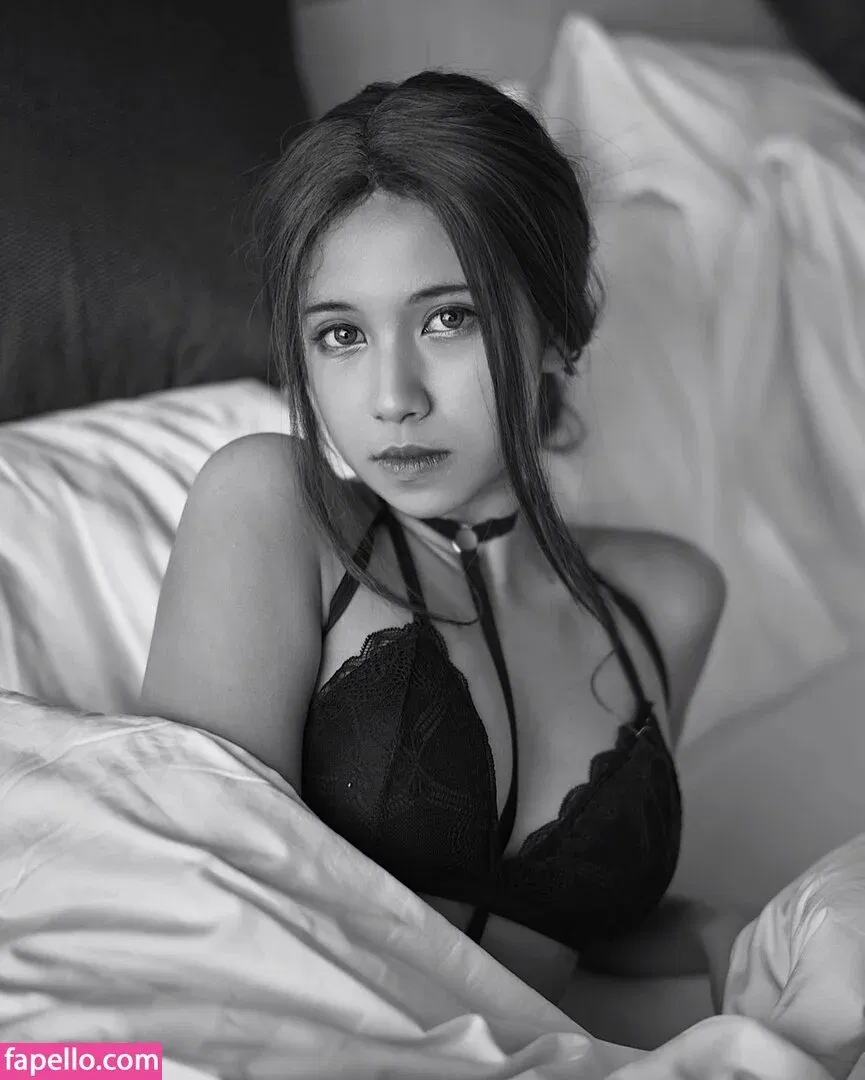 Refeen Onlyfans Photo Gallery 