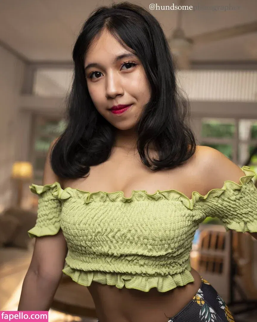 Refeen Onlyfans Photo Gallery 