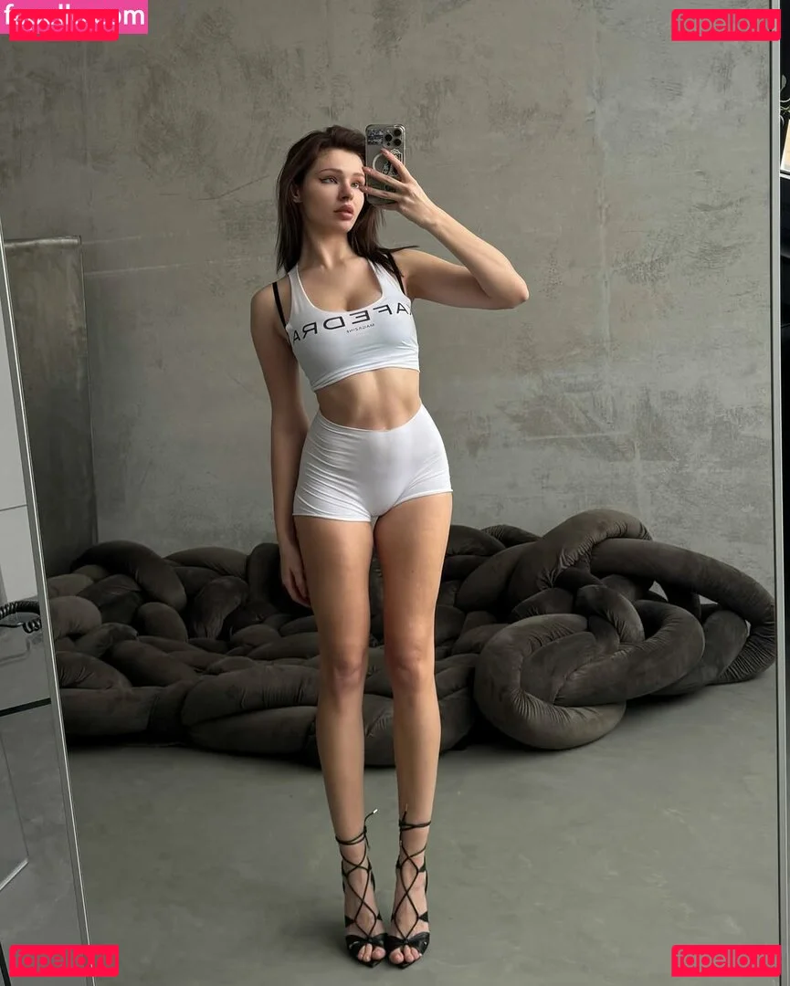 Kari Pitinova Onlyfans Photo Gallery 