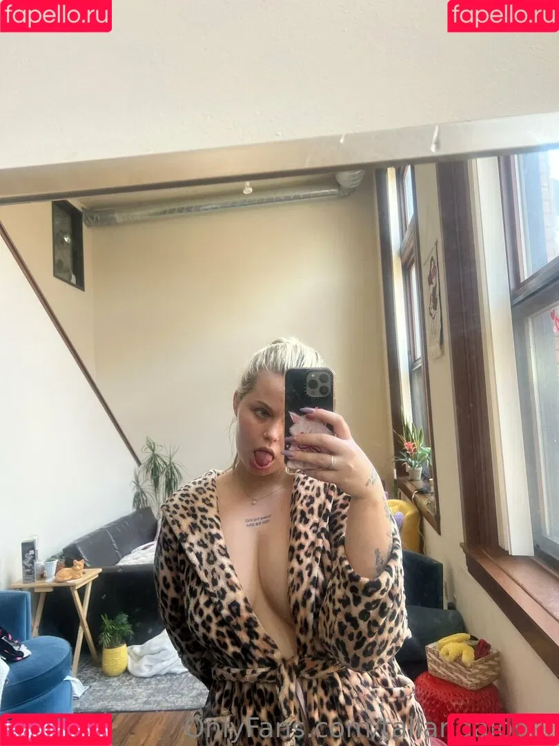 tallandalover Onlyfans Photo Gallery 