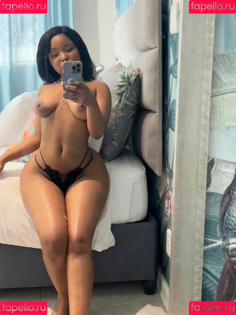 petitetumi Onlyfans Photo Gallery 