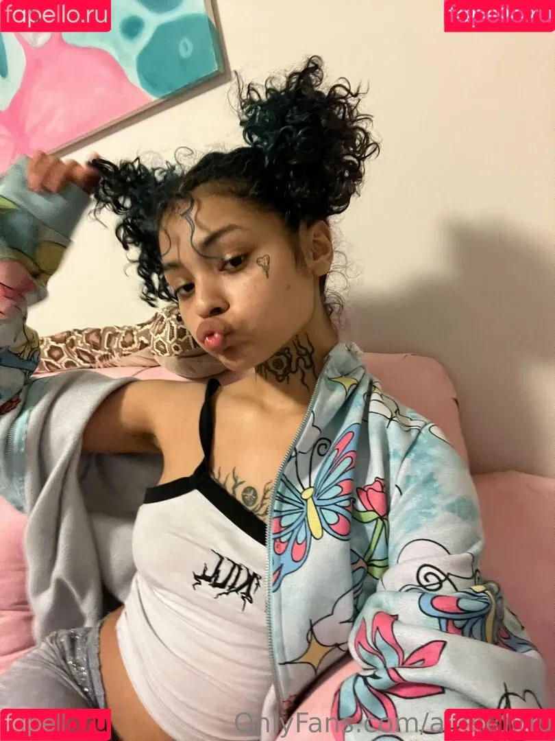 aliengirl0 Onlyfans Photo Gallery 