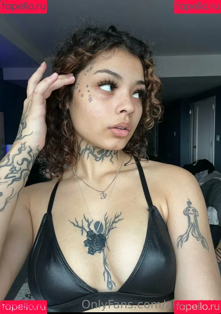 aliengirl0 Onlyfans Photo Gallery 