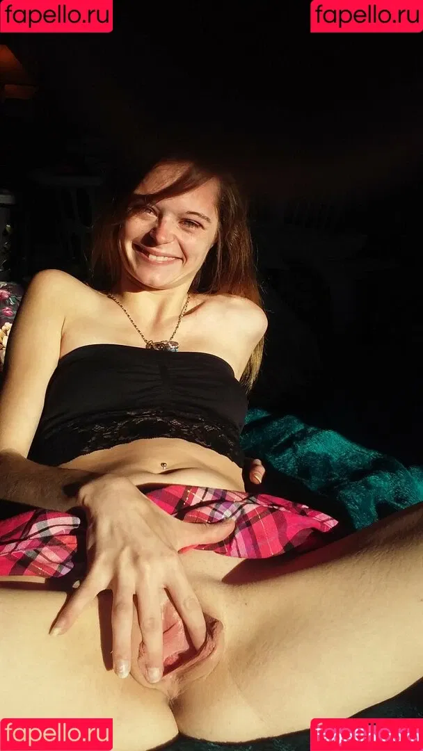 PhoebeXXXLynnXX Onlyfans Photo Gallery 